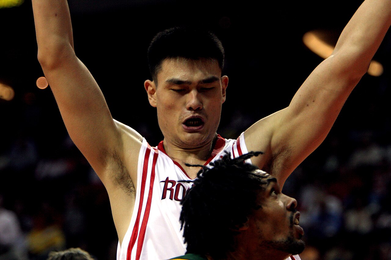中国球员在NBA打过球的名单:谁、哪一年、哪支球队
